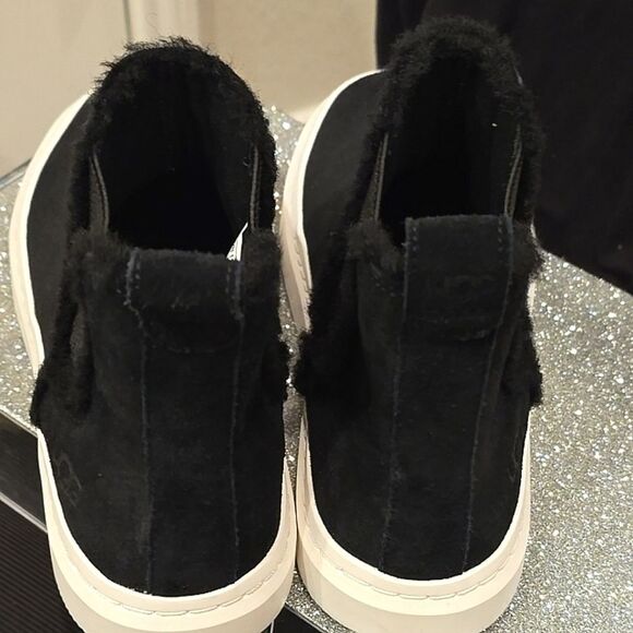 Ugg Alameda Chelsea Sneaker- Black - Picture 9 of 11